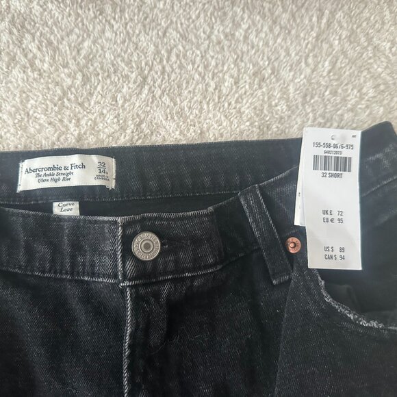 NWT Abercrombie & Fitch Curve Love Ankle Straight Ultra High Rise 32/14 Short - Picture 3 of 3